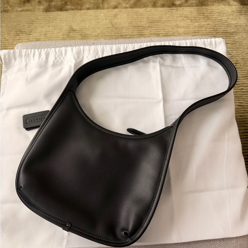 Coach Curve Zip Bag - Black